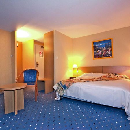 Mercure Hexagone Luxeuil Exteriör bild