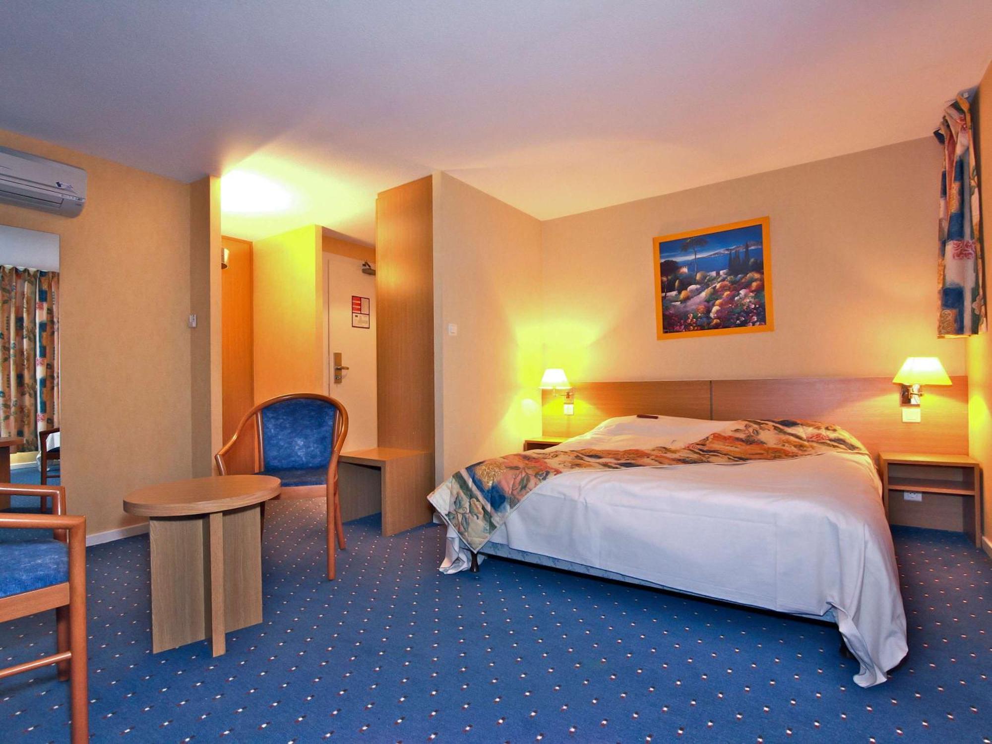 Mercure Hexagone Luxeuil Exteriör bild